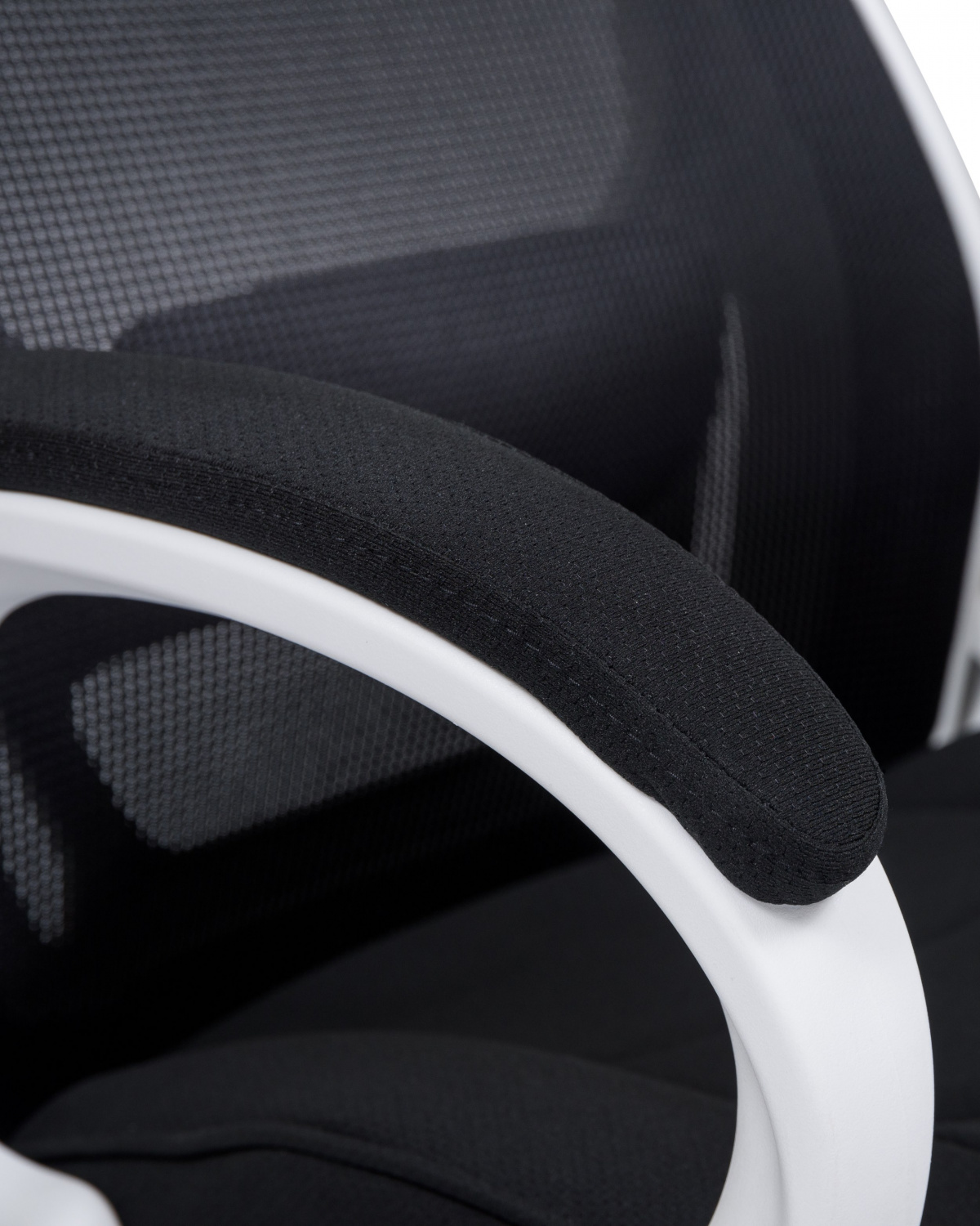 Офисное кресло для руководителей DOBRIN STEVEN WHITE, белый пластик, чёрная ткань