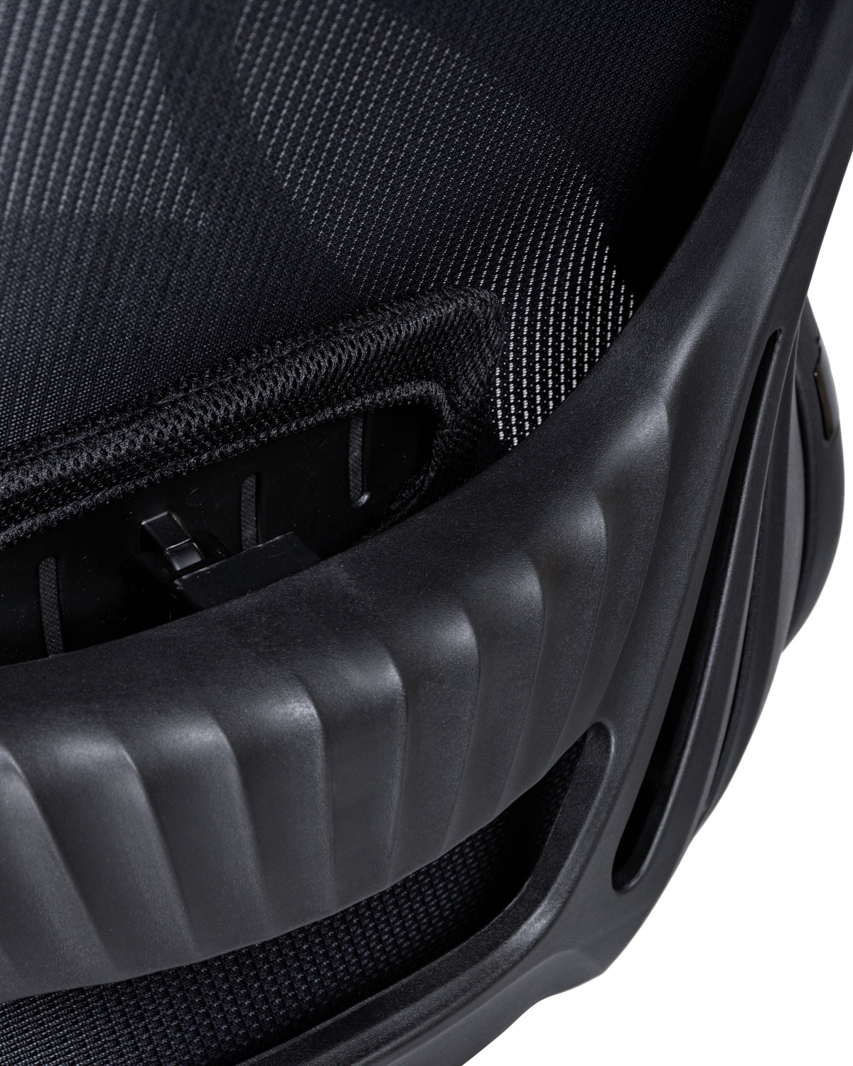 Офисное кресло для руководителей DOBRIN STEVEN BLACK, чёрный пластик, чёрная ткань