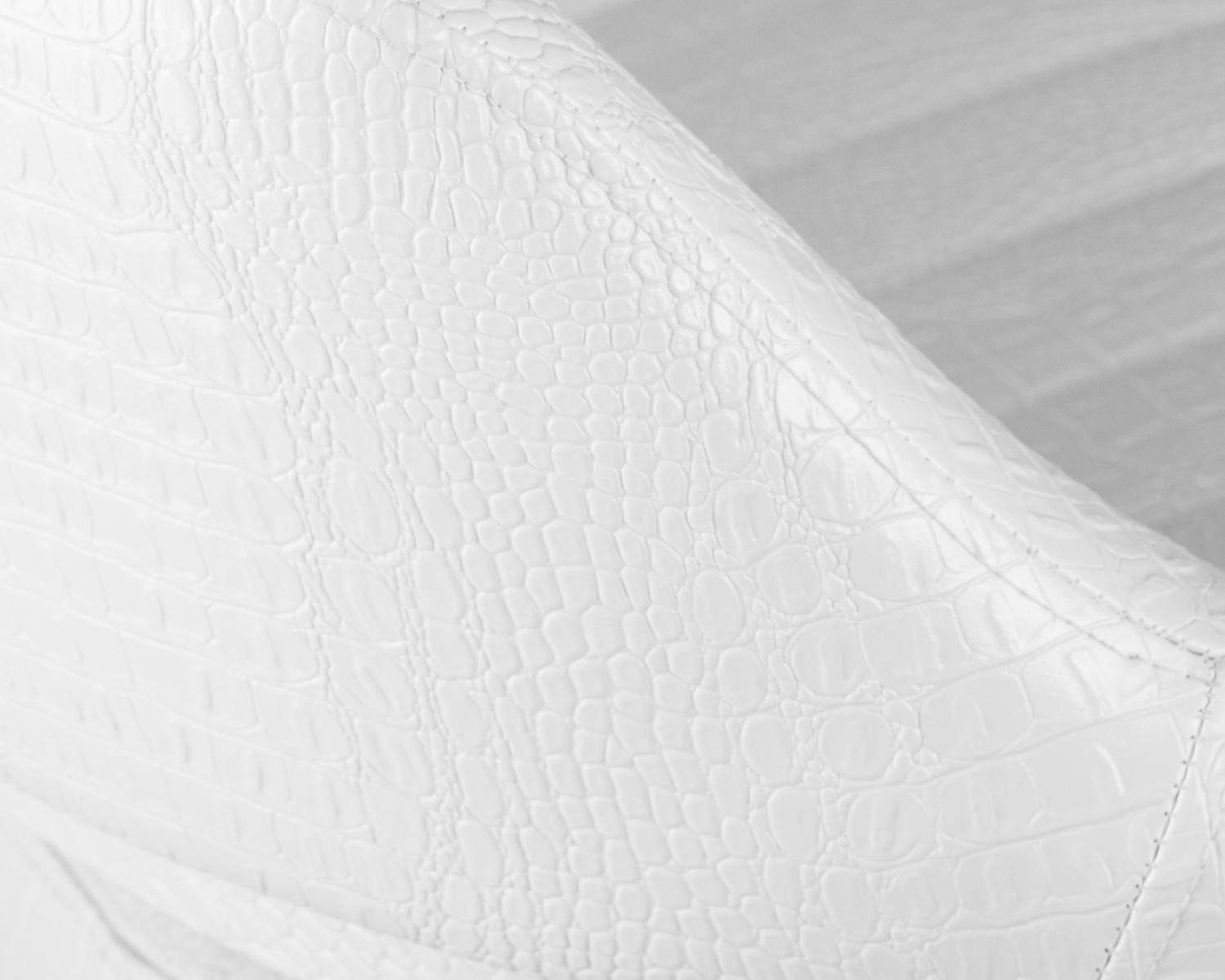 Стул барный DOBRIN CHARLY, белый крокодил