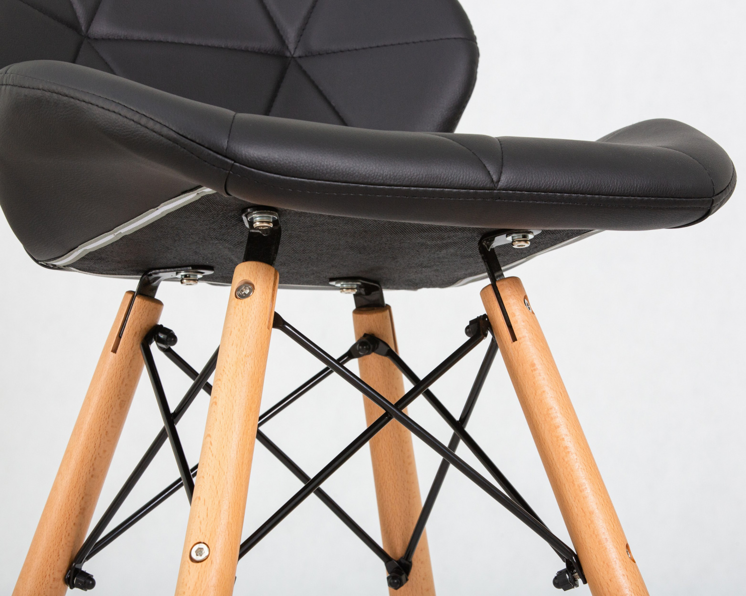 Стул барный DOBRIN BUTTERFLY BAR, ножки светлый бук, цвет чёрный