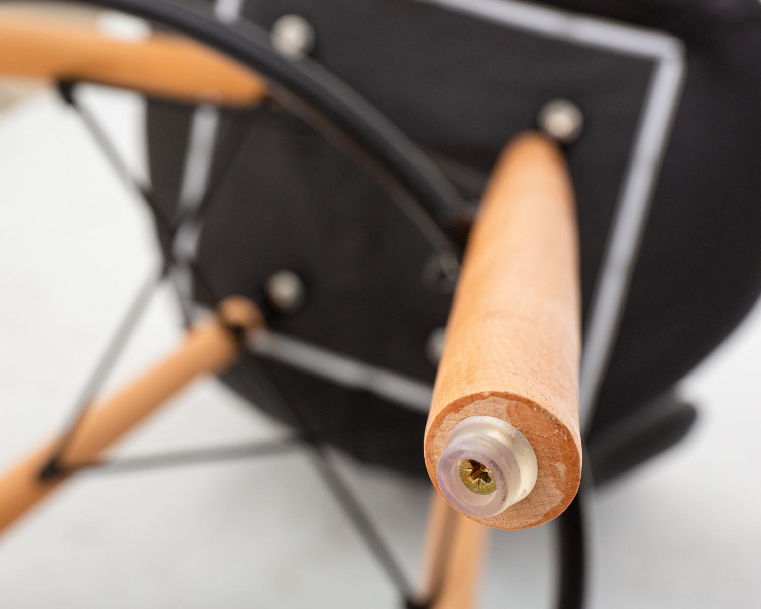 Стул барный DOBRIN BUTTERFLY BAR, ножки светлый бук, цвет чёрный