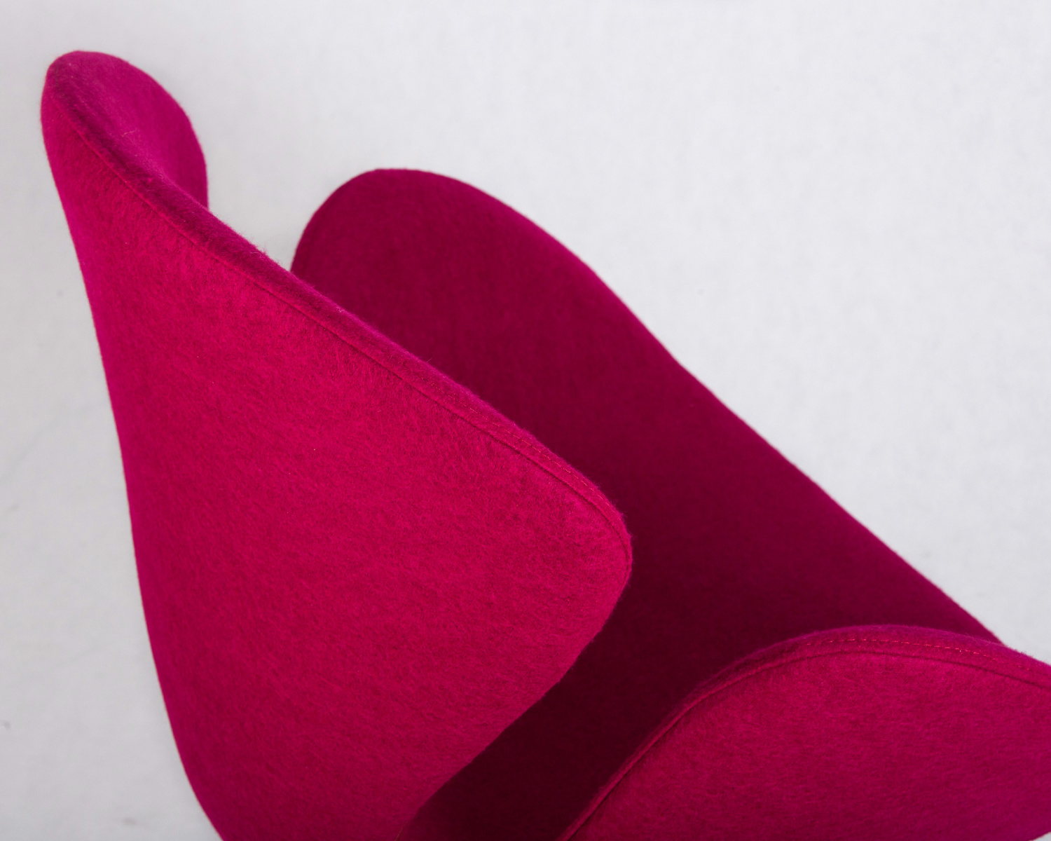 Кресло дизайнерское DOBRIN SWAN, бордо ткань AF5, алюминиевое основание