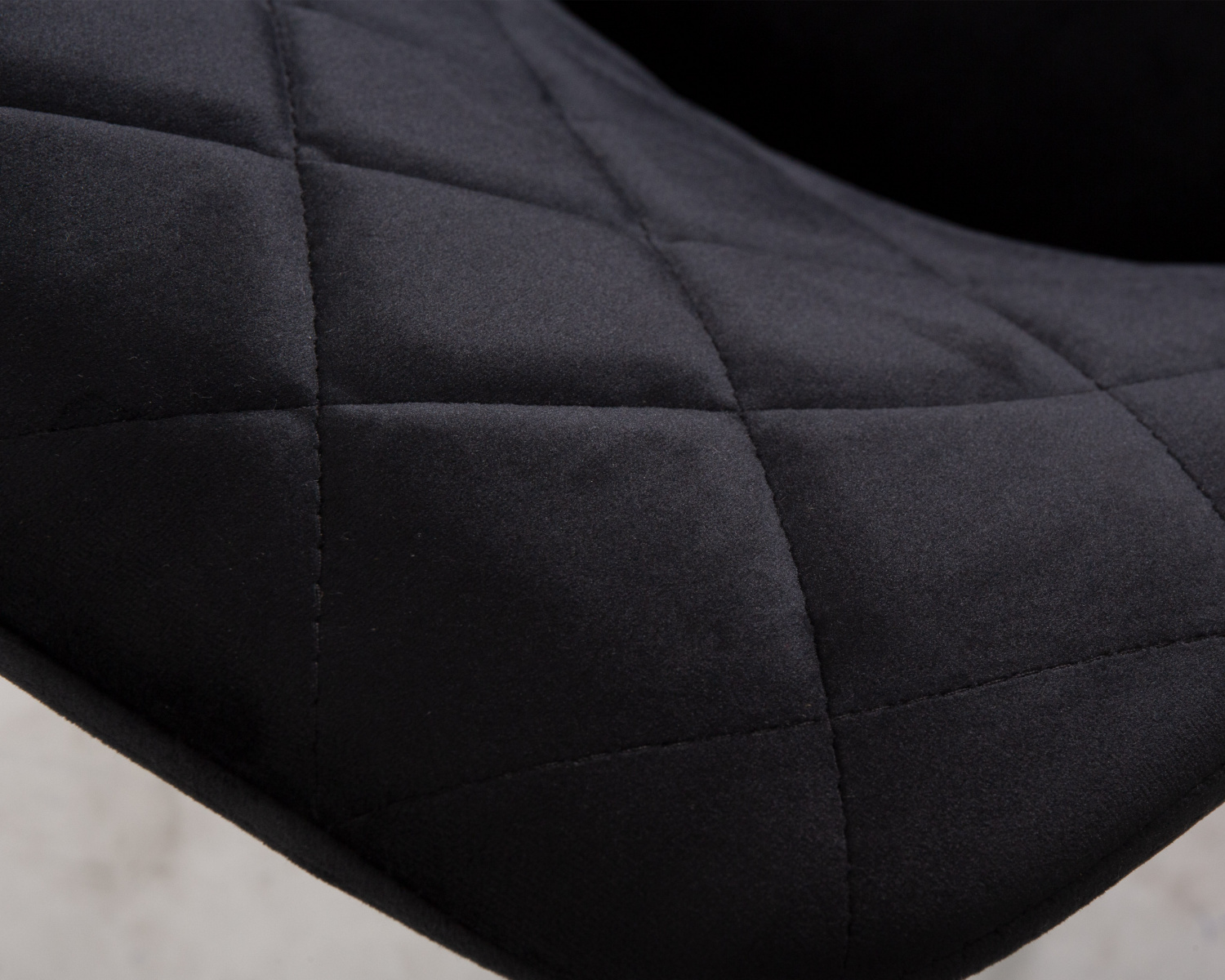 Стул обеденный DOBRIN ROBERT, черные матовые ножки, велюр V108-77 Чёрный