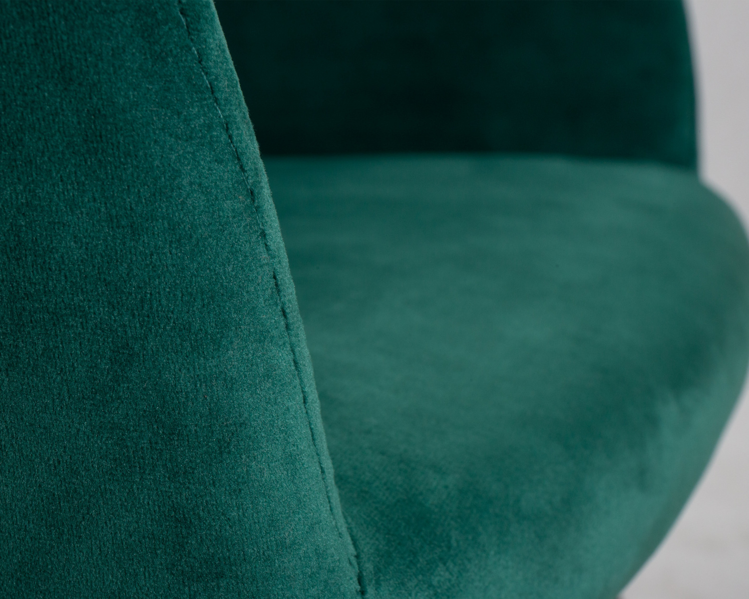 Стул обеденный DOBRIN ROBERT, черные матовые ножки, велюр V108-64 Зелёный