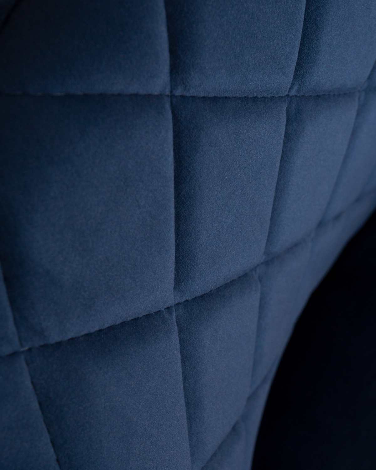 Стул обеденный DOBRIN ROBERT, черные матовые ножки, велюр V108-67 Тёмно-синий