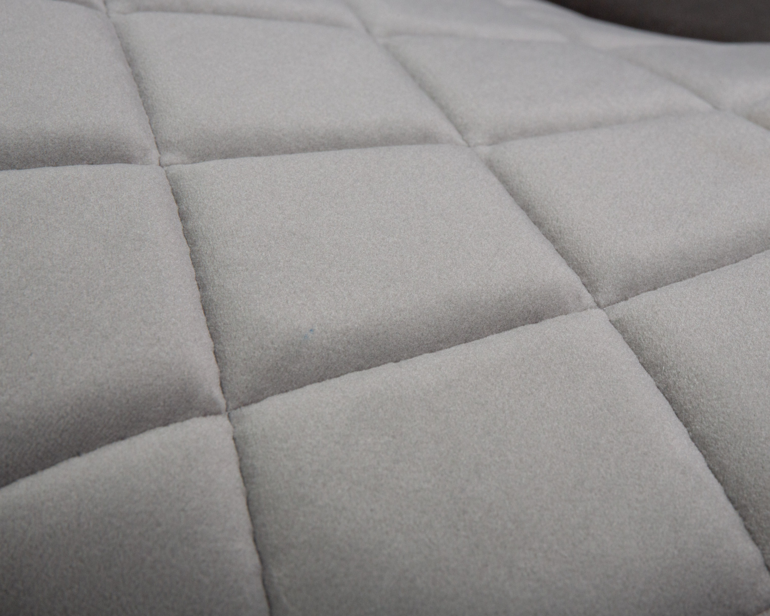 Стул обеденный DOBRIN ROBERT, черные матовые ножки, велюр V108-81 Серый