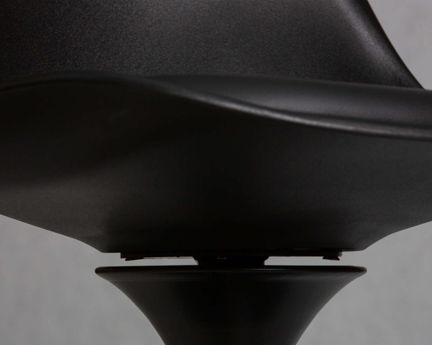 Стул обеденный DOBRIN TULIP, черное основание, цвет черный (B-03)