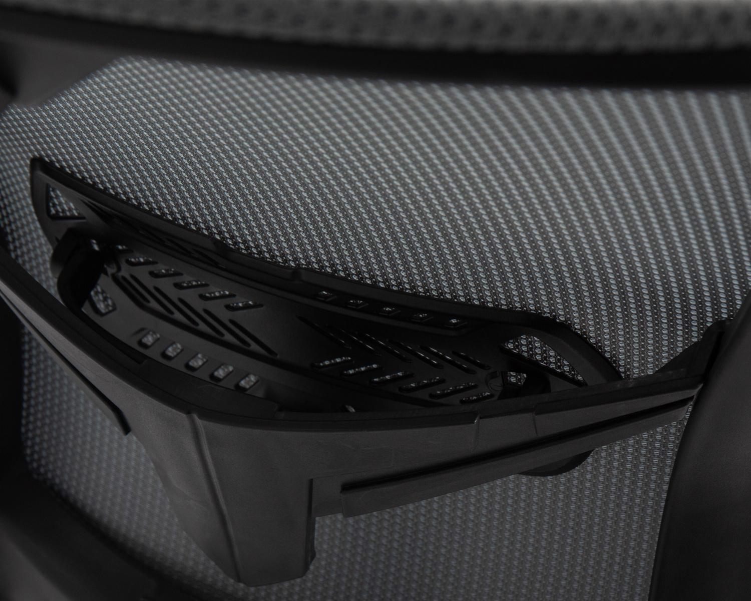 Офисное кресло для персонала DOBRIN NIXON, чёрный, серая сетка