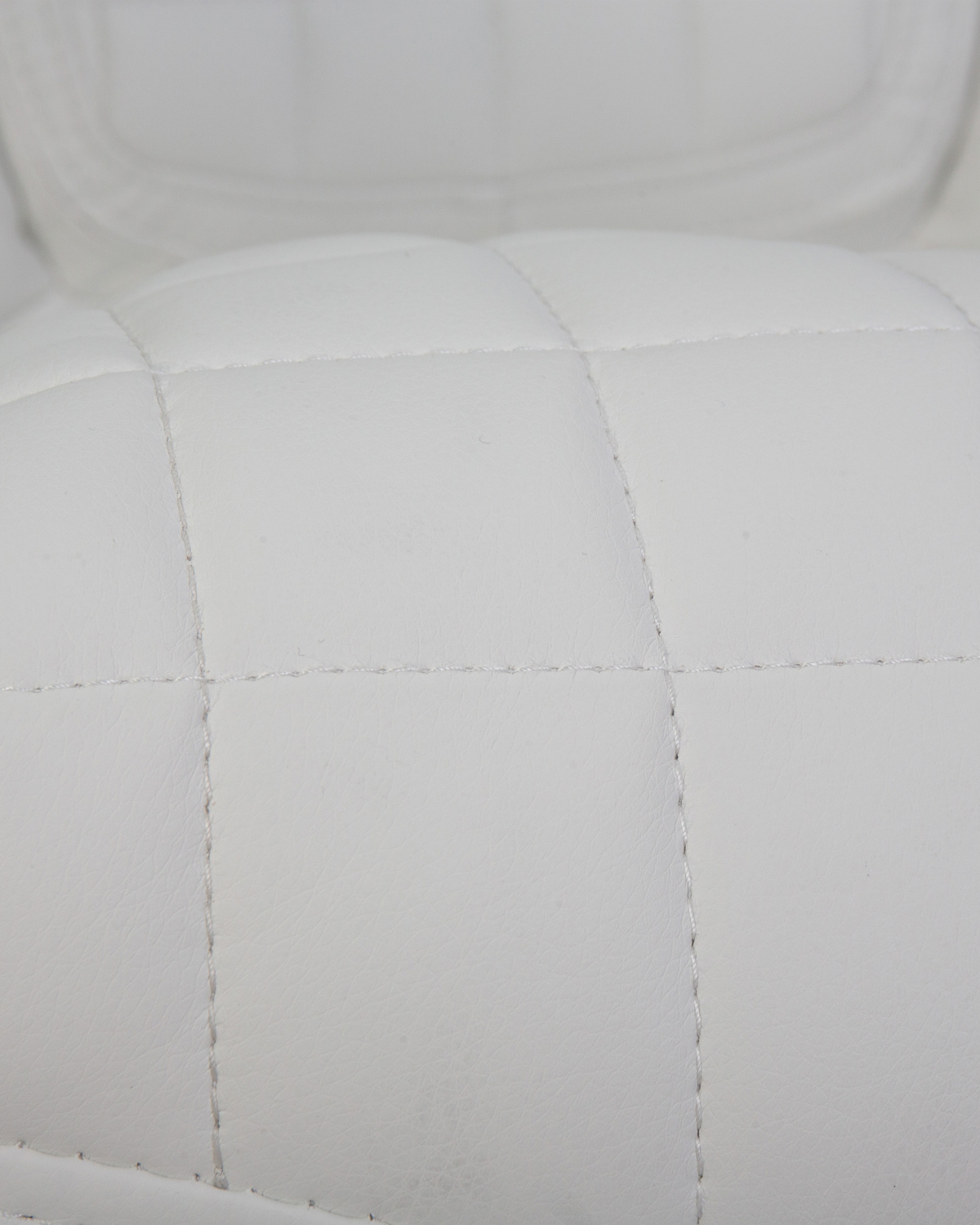 Офисное кресло для руководителей DOBRIN CHESTER, белый