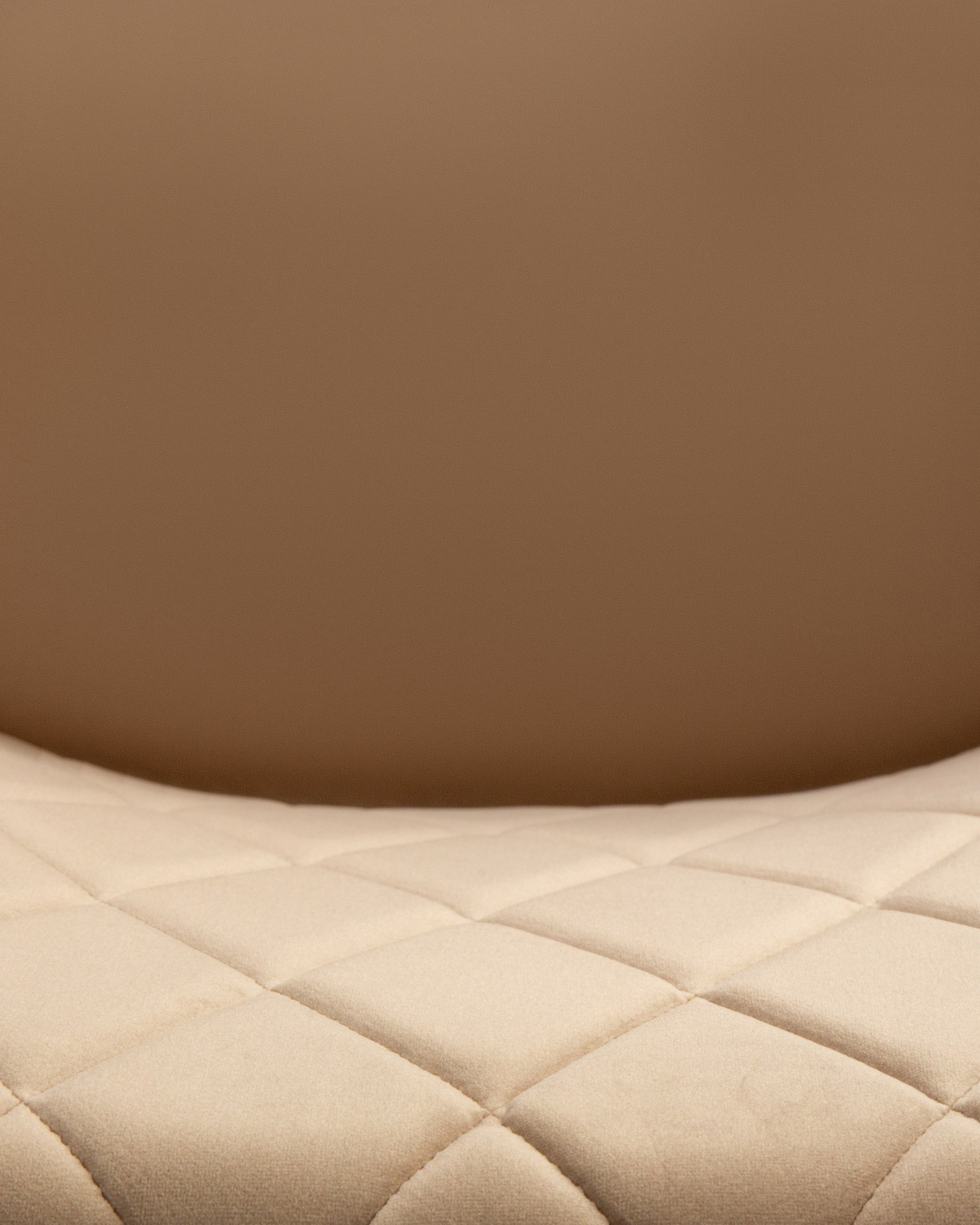 Стул обеденный DOBRIN ROBERT, черные матовые ножки, велюр V108-104 Мокко