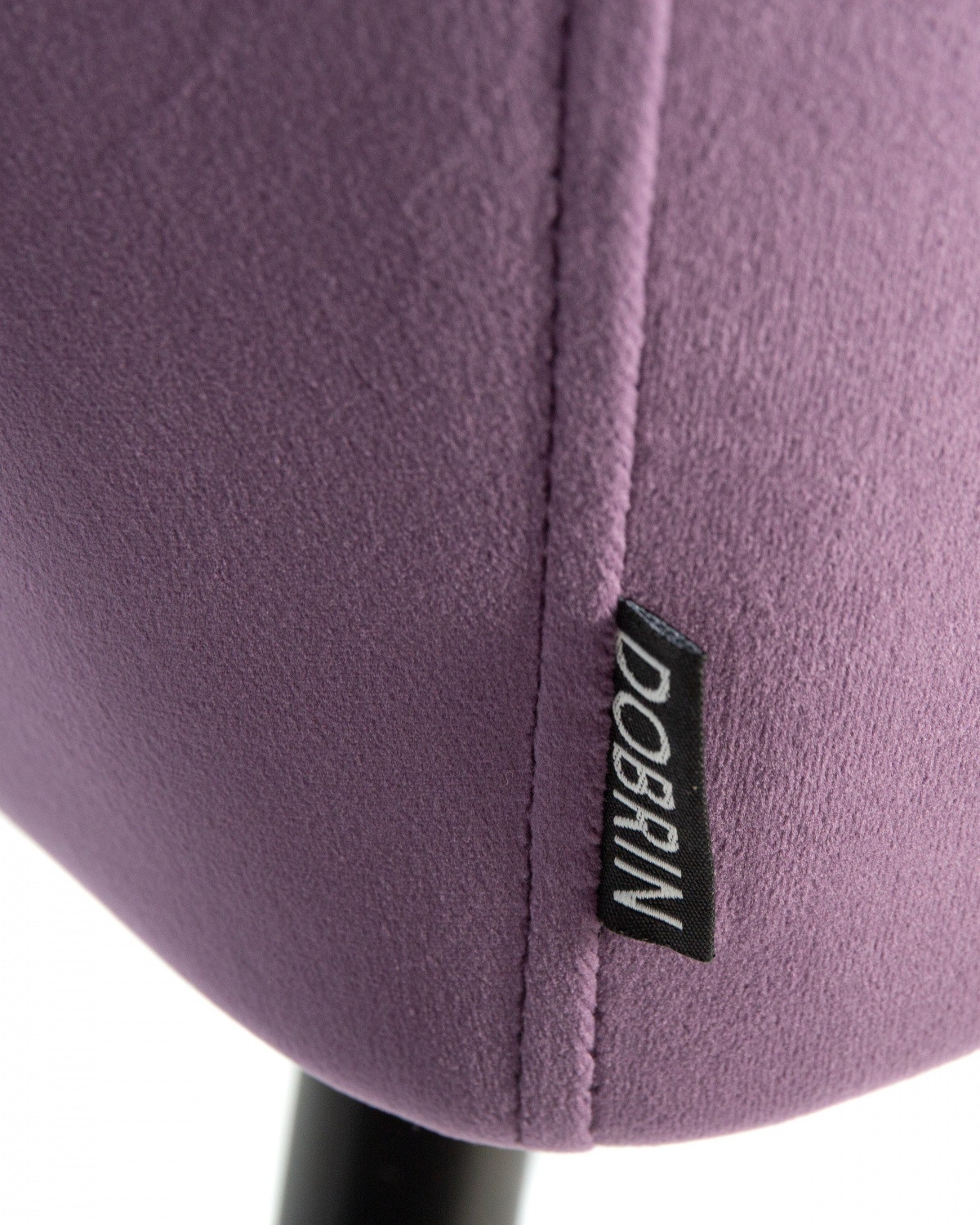 Стул обеденный DOBRIN ROBERT, черные матовые ножки, велюр V108-45 Темно-фиолетовый