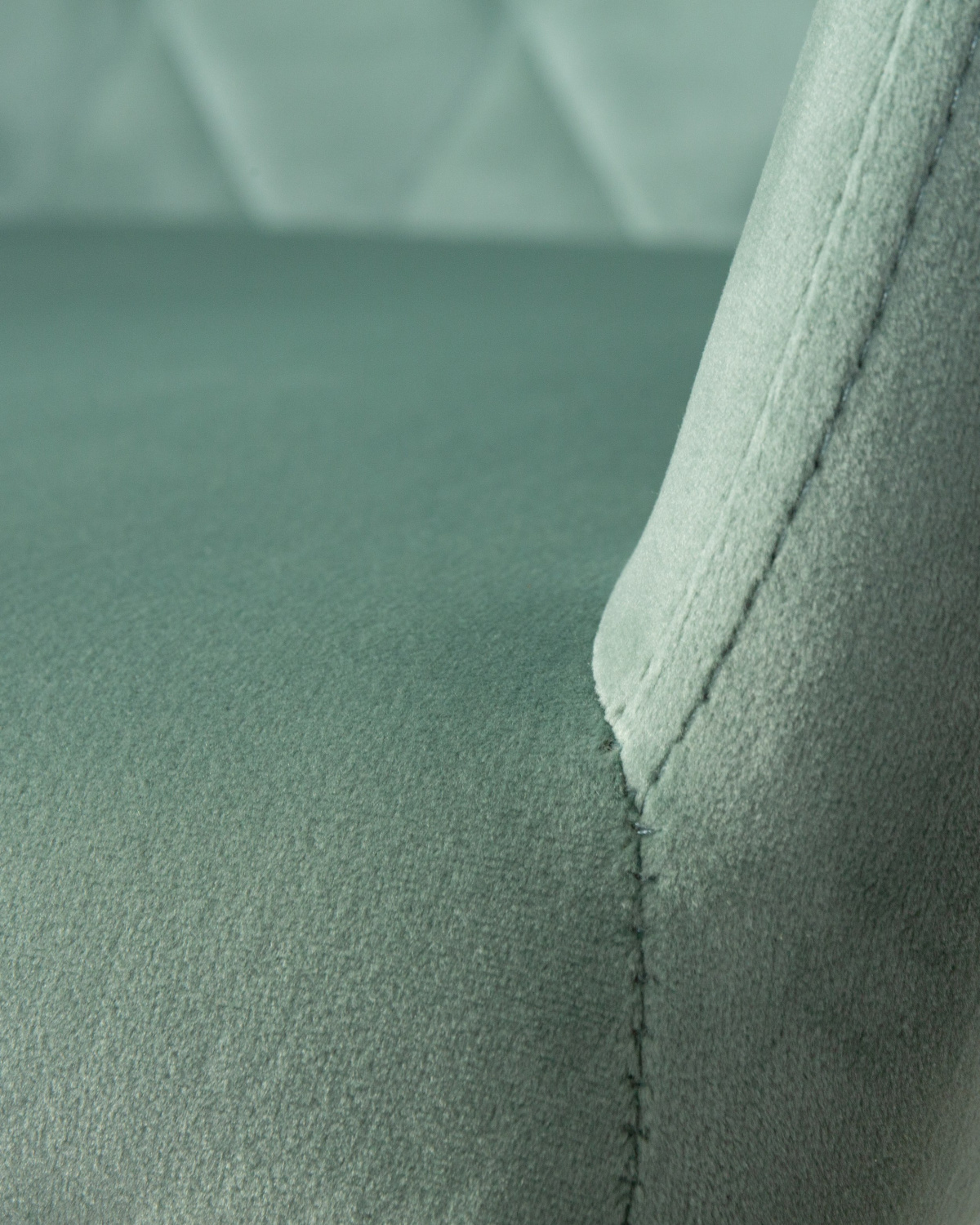 Стул обеденный DOBRIN ROBERT, черные матовые ножки, велюр V108-118 Мятный