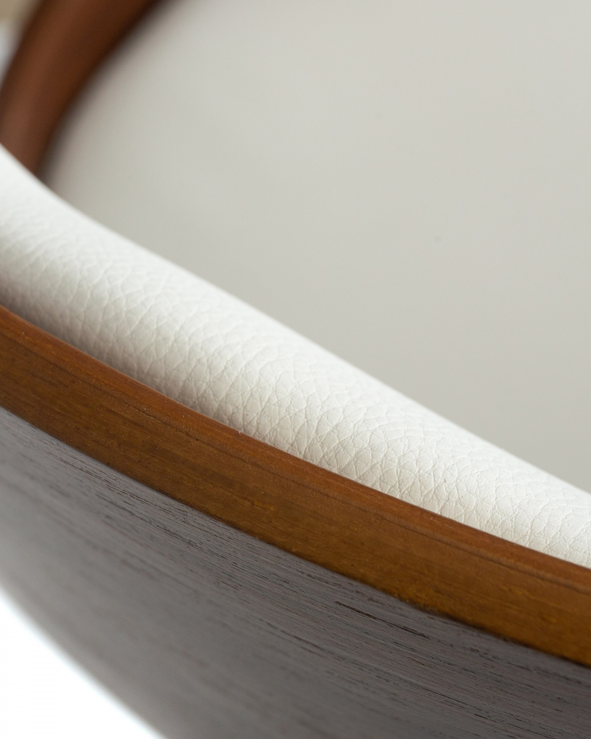 Стул барный DOBRIN NICK, цвет белый PU ABA 008