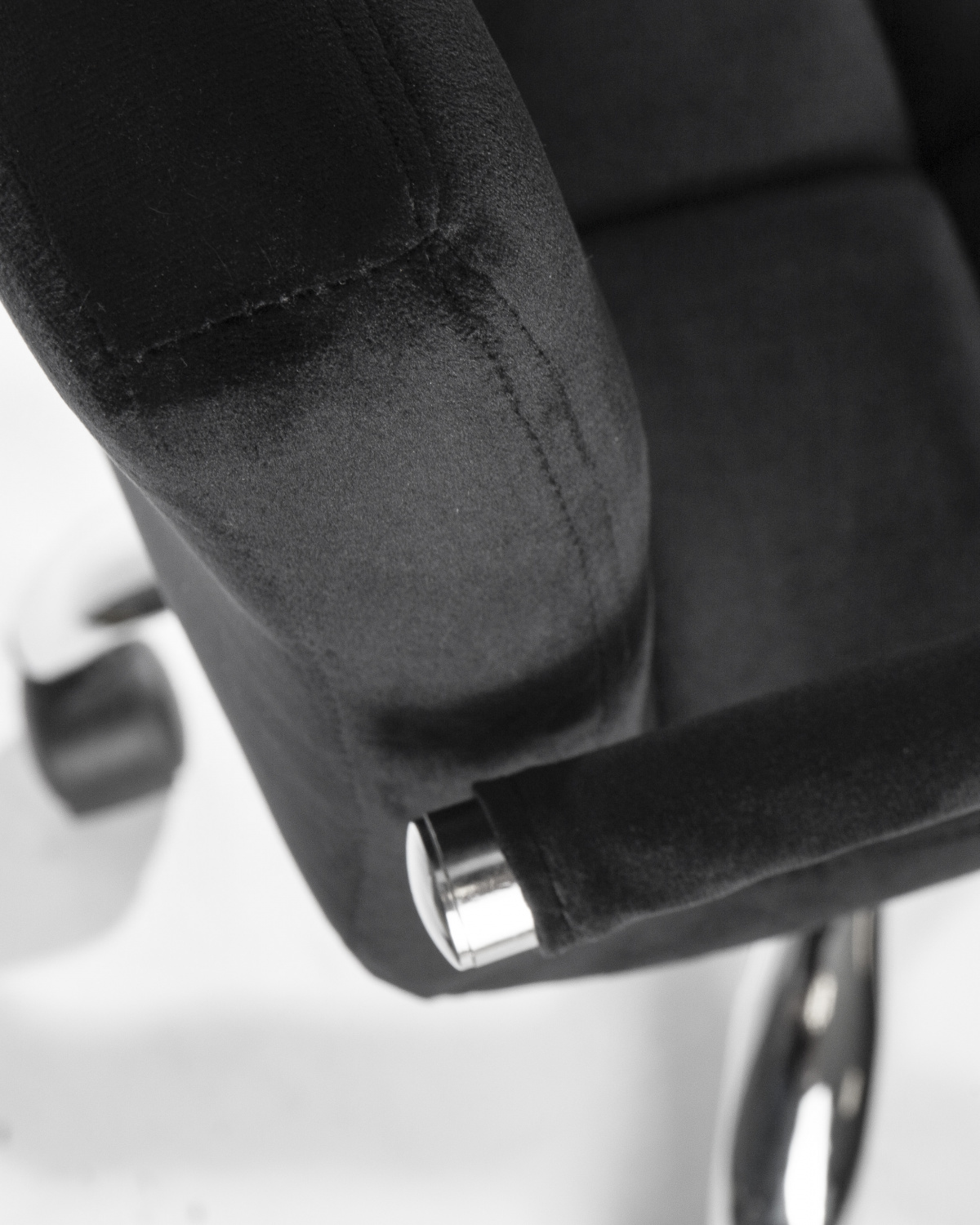 Офисное кресло для персонала DOBRIN TERRY, черный велюр (MJ9-101)