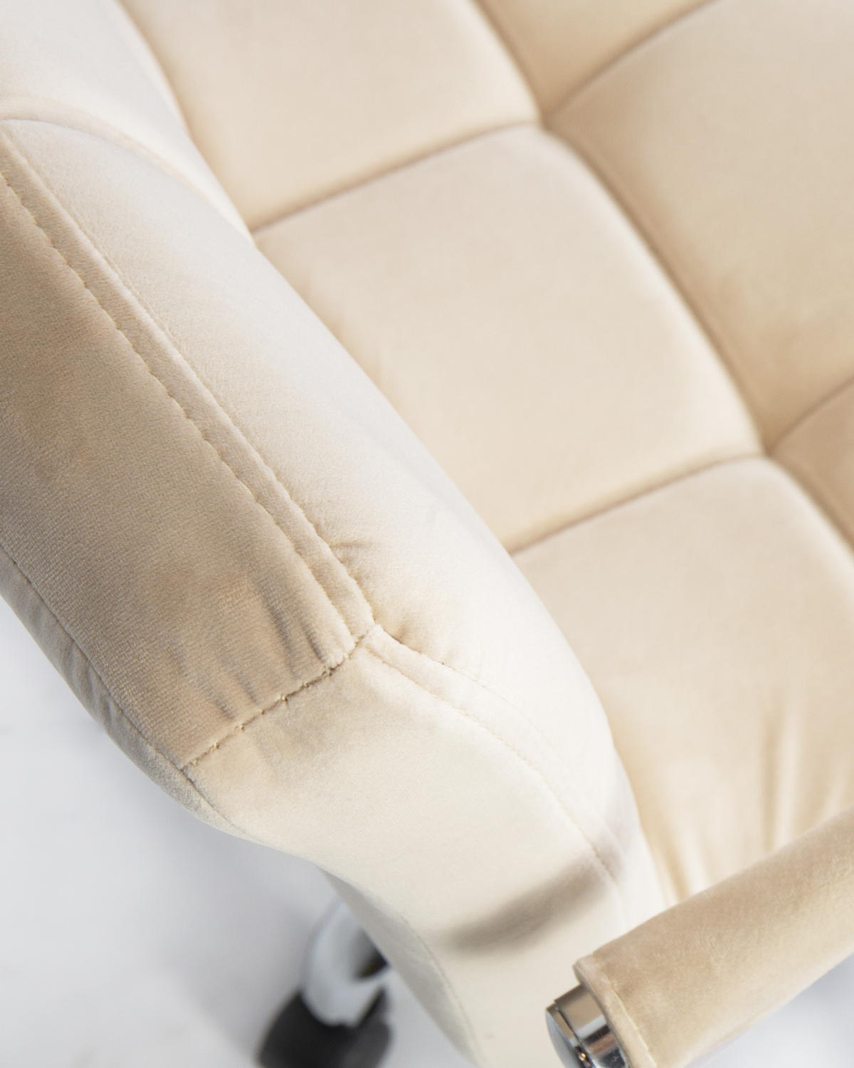 Офисное кресло для персонала DOBRIN TERRY, бежевый велюр (MJ9-10)