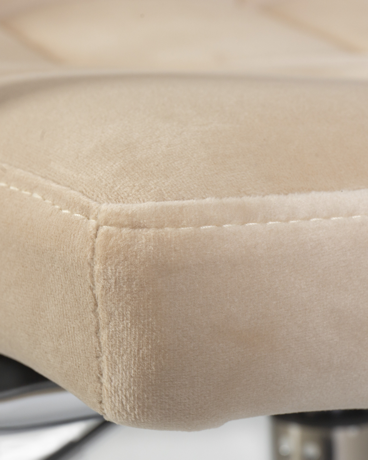 Офисное кресло для персонала DOBRIN TERRY, бежевый велюр (MJ9-10)