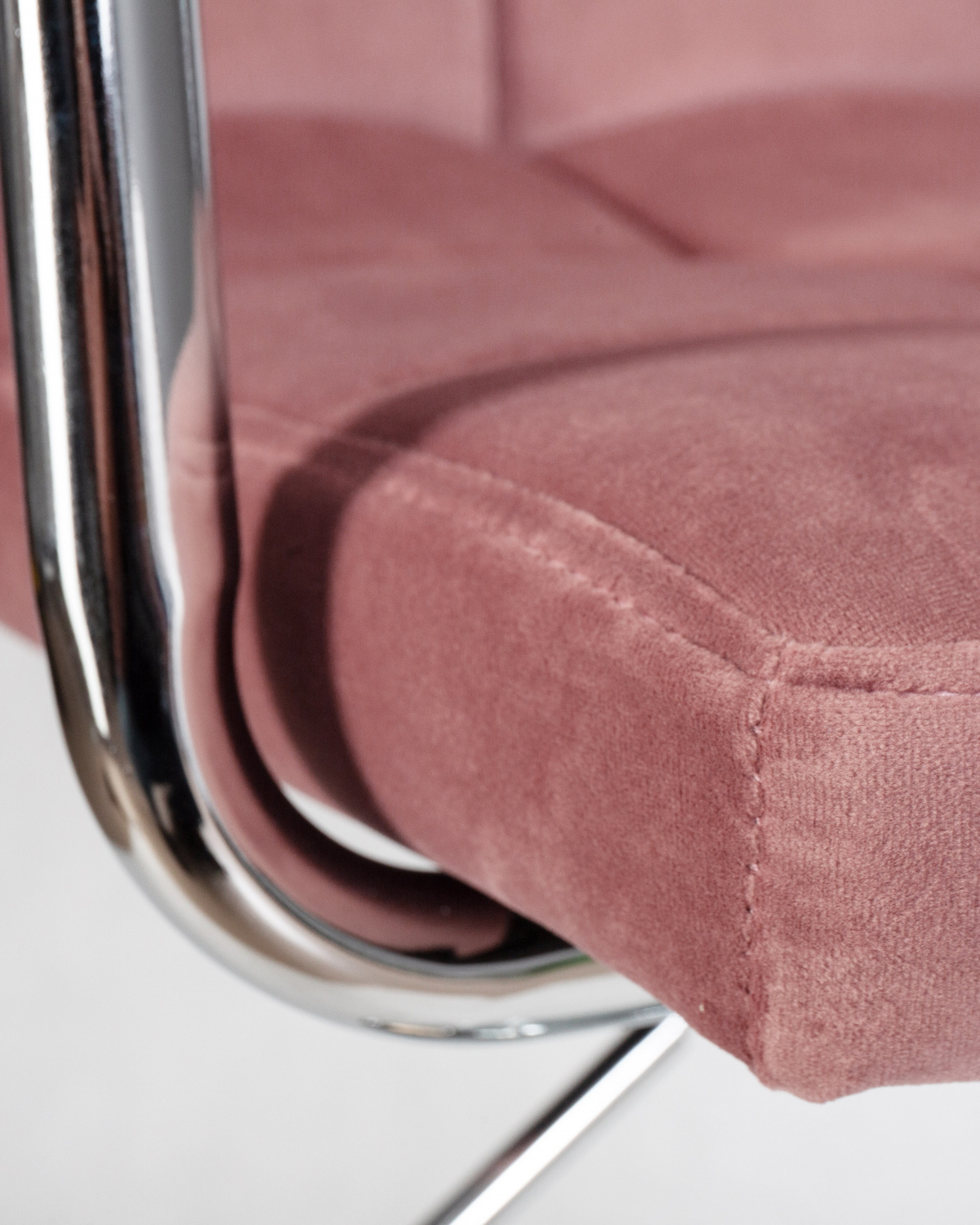 Стул барный DOBRIN KRUGER ARM, пудрово-розовый велюр (MJ9-32)