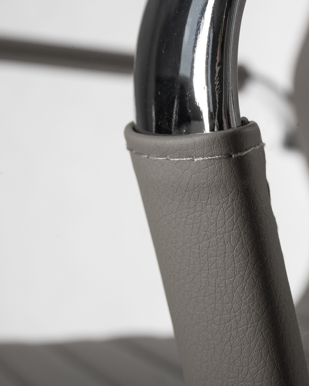 Офисное кресло для руководителей DOBRIN CLARK, серый