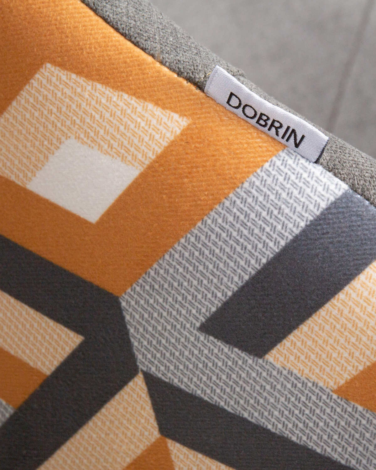 Стул обеденный DOBRIN MARKUS, ЭМАЛЬ ЧЕРНЫЙ МУАР ткань Candy Graphite+Escada Ochre