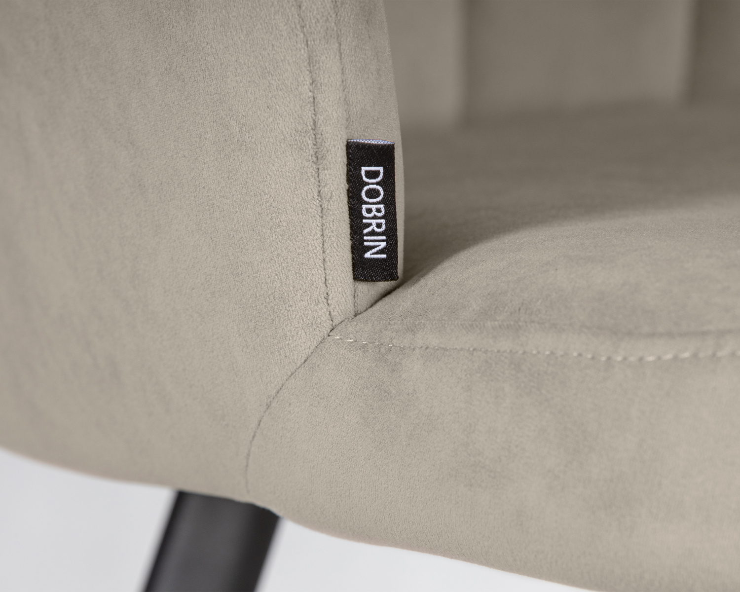 Стул обеденный DOBRIN NAOMI, ЭМАЛЬ ЧЕРНЫЙ МУАР велюр Catania Cocoa