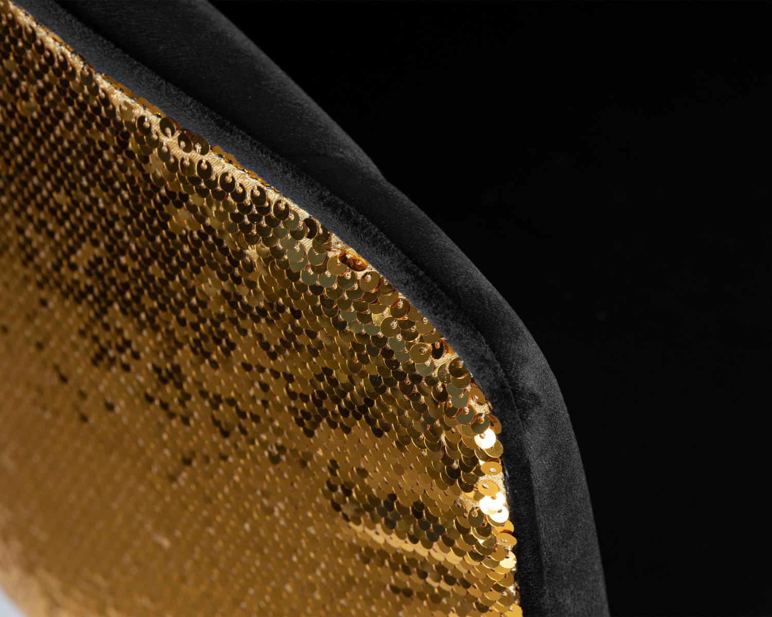 Стул барный DOBRIN DARCY GOLD SHINY, черный велюр с золотыми пайетками