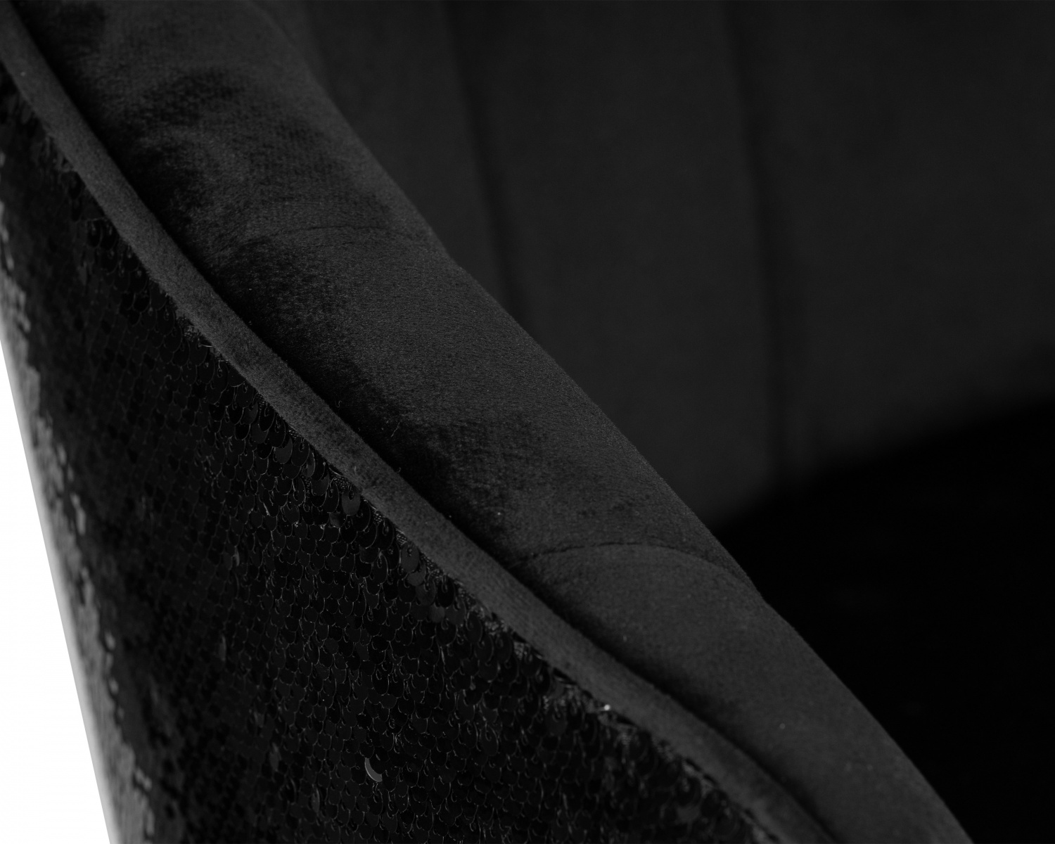 Стул барный DOBRIN DARCY BLACK SHINY, черный велюр с черно-золотыми пайетками