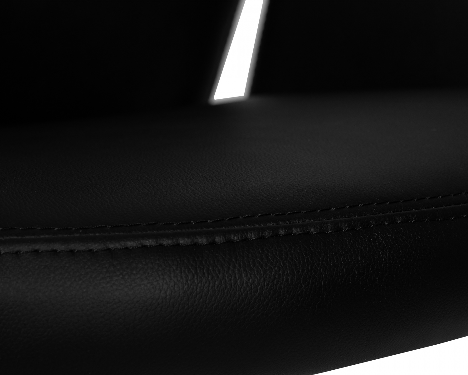 Офисное кресло для руководителей DOBRIN SAMUEL, черный